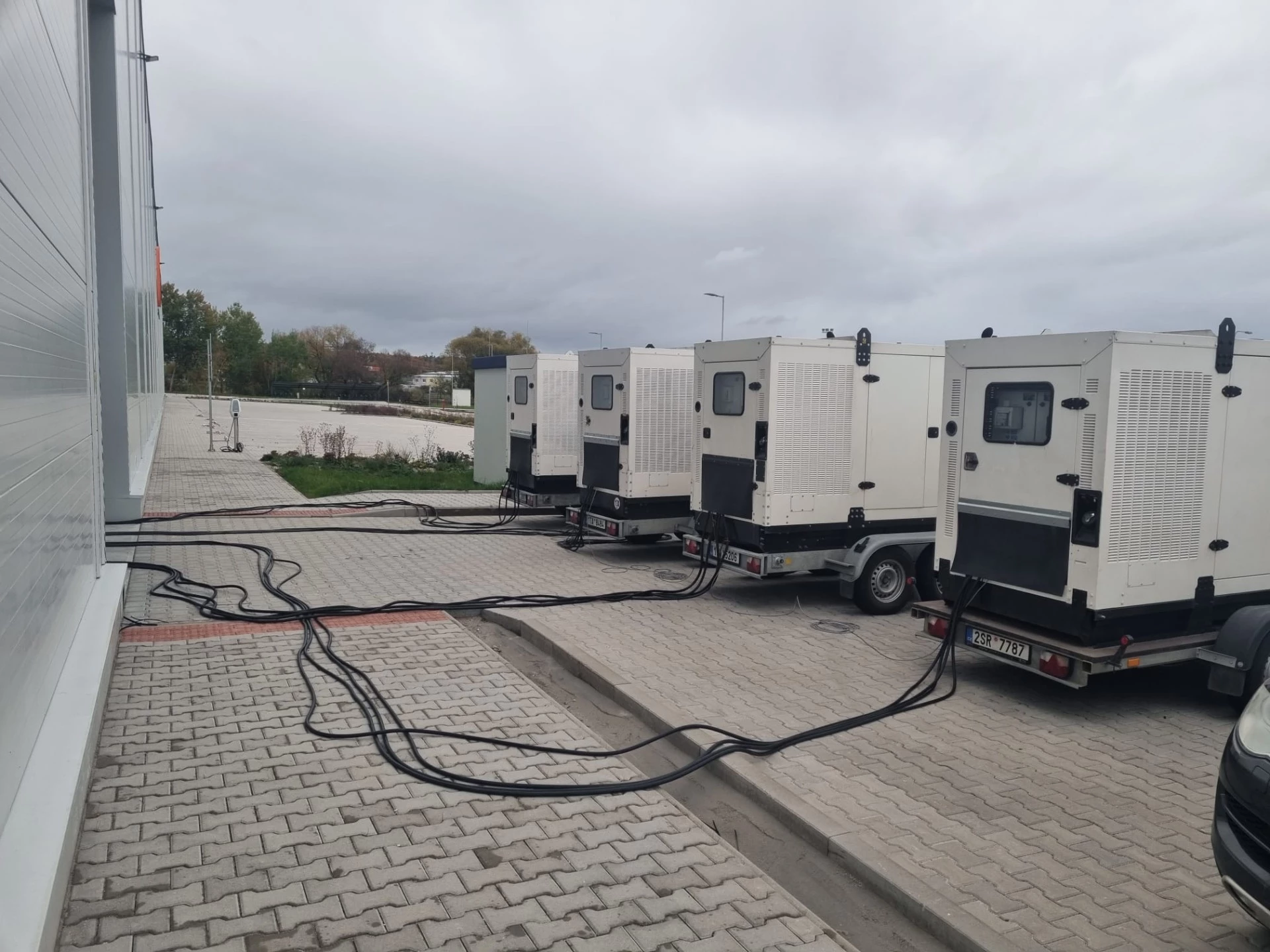 Kde si pronajmout elektrocentrálu?