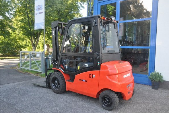 Práci vám ušetří vysokozdvižný vozík