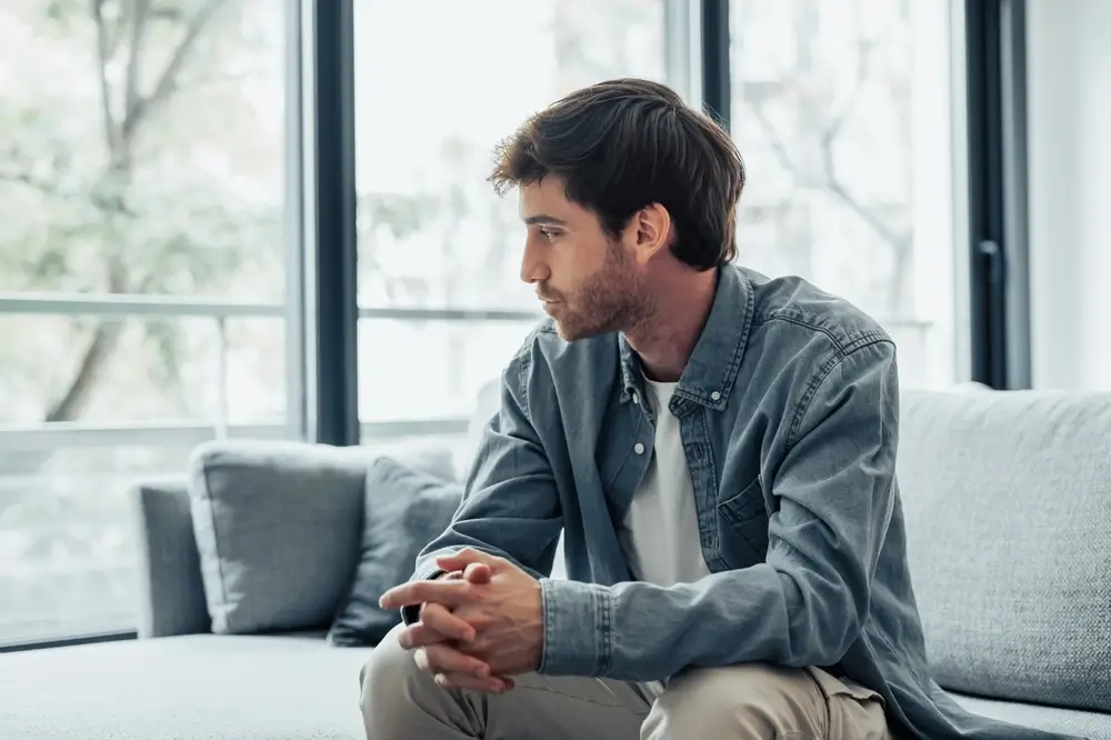 muž, který přemýšlí