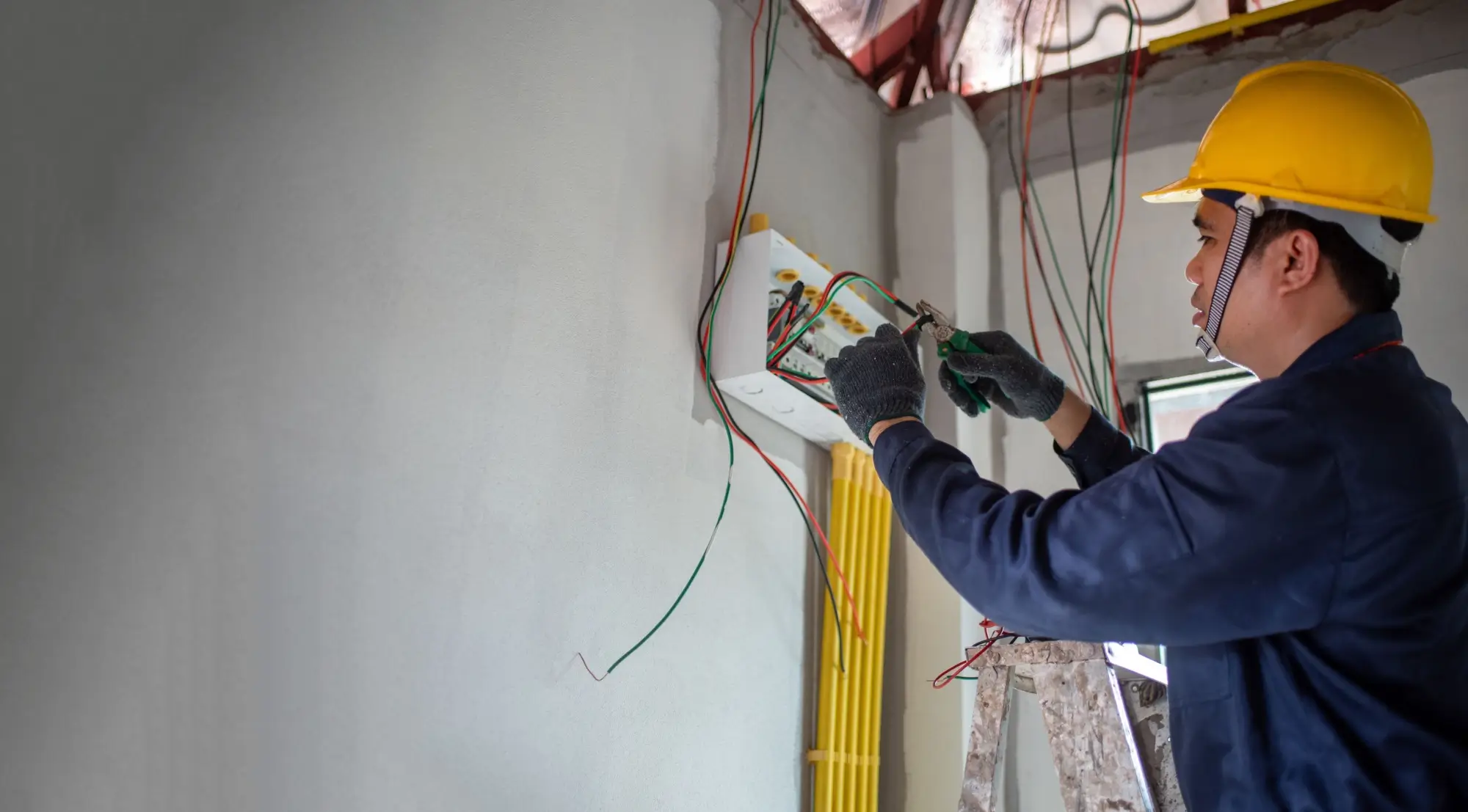 Firmy nabízejí až 70 000 Kč měsíčně, přesto nemohou sehnat lidi