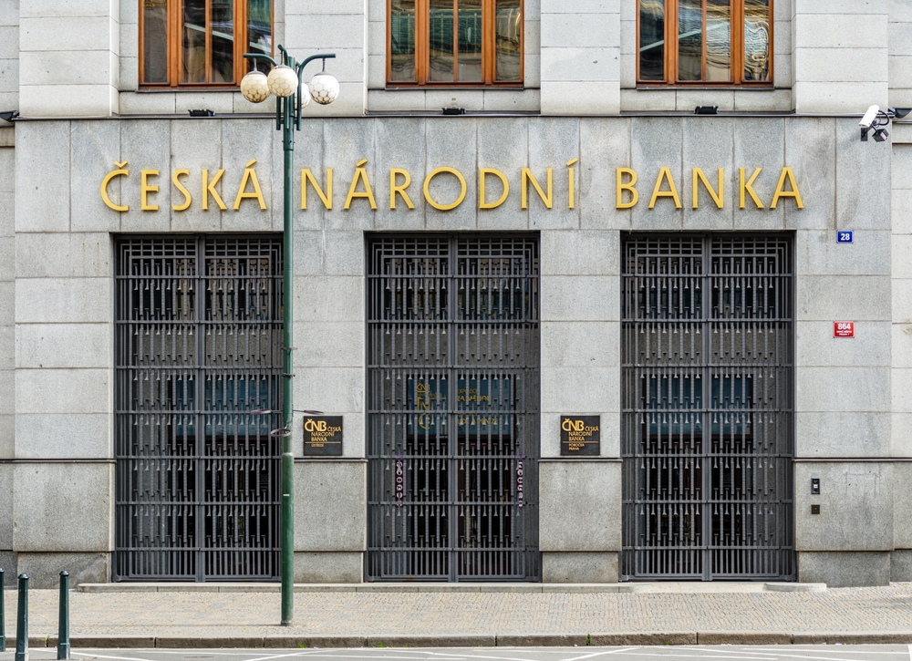 Nižší sazby a přísnější dohled. Bankovní sektor v Česku prochází proměnou.