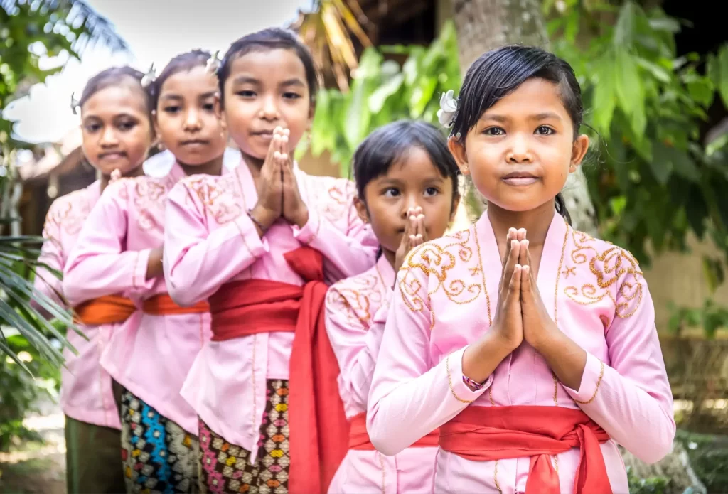 Tradiční pozdrav na Bali