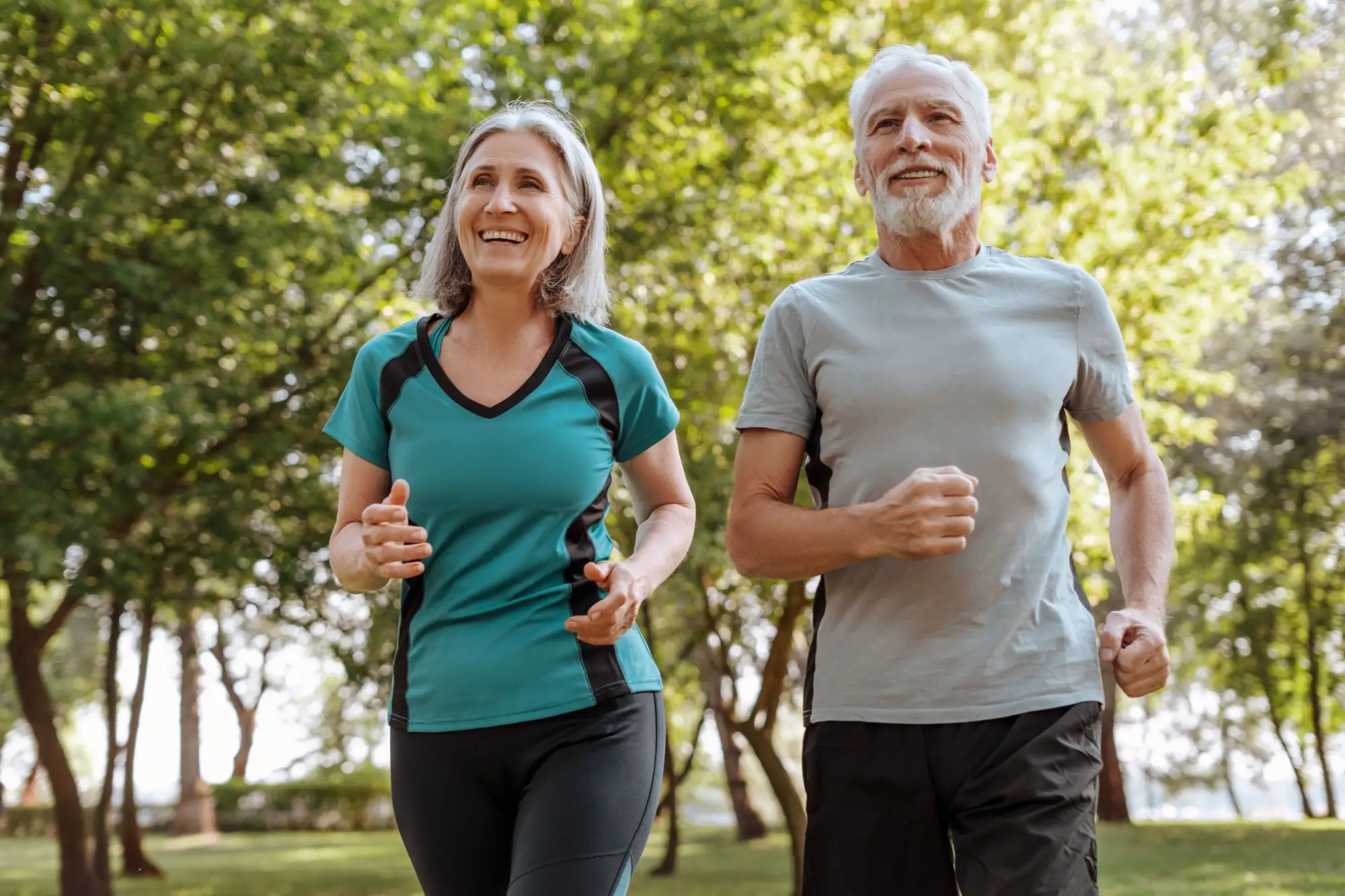 Chcete zůstat fit i v důchodu? Tyhle sporty vás nebudou stát ani korunu