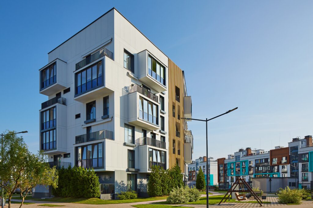 Novostavba - bytov&yacute; dům zvenku