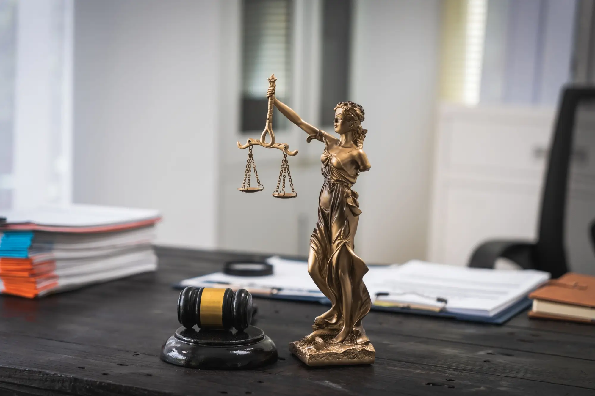 Prázdná kancelář advokáta