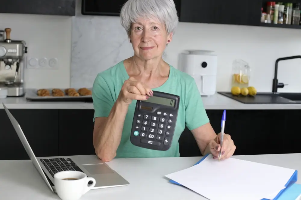 žena poč&iacute;t&aacute; finance