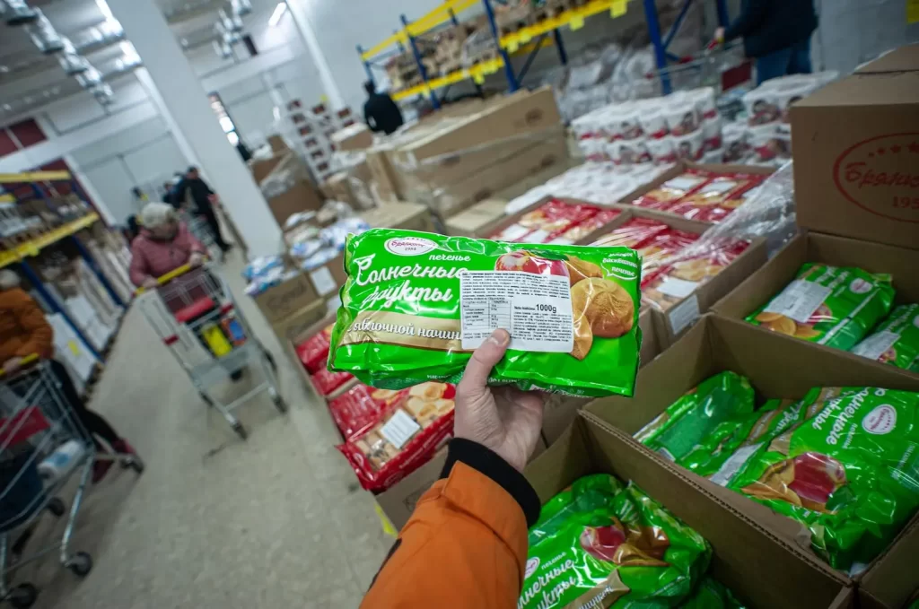 Pohled na zbož&iacute; v prodejně Mere.