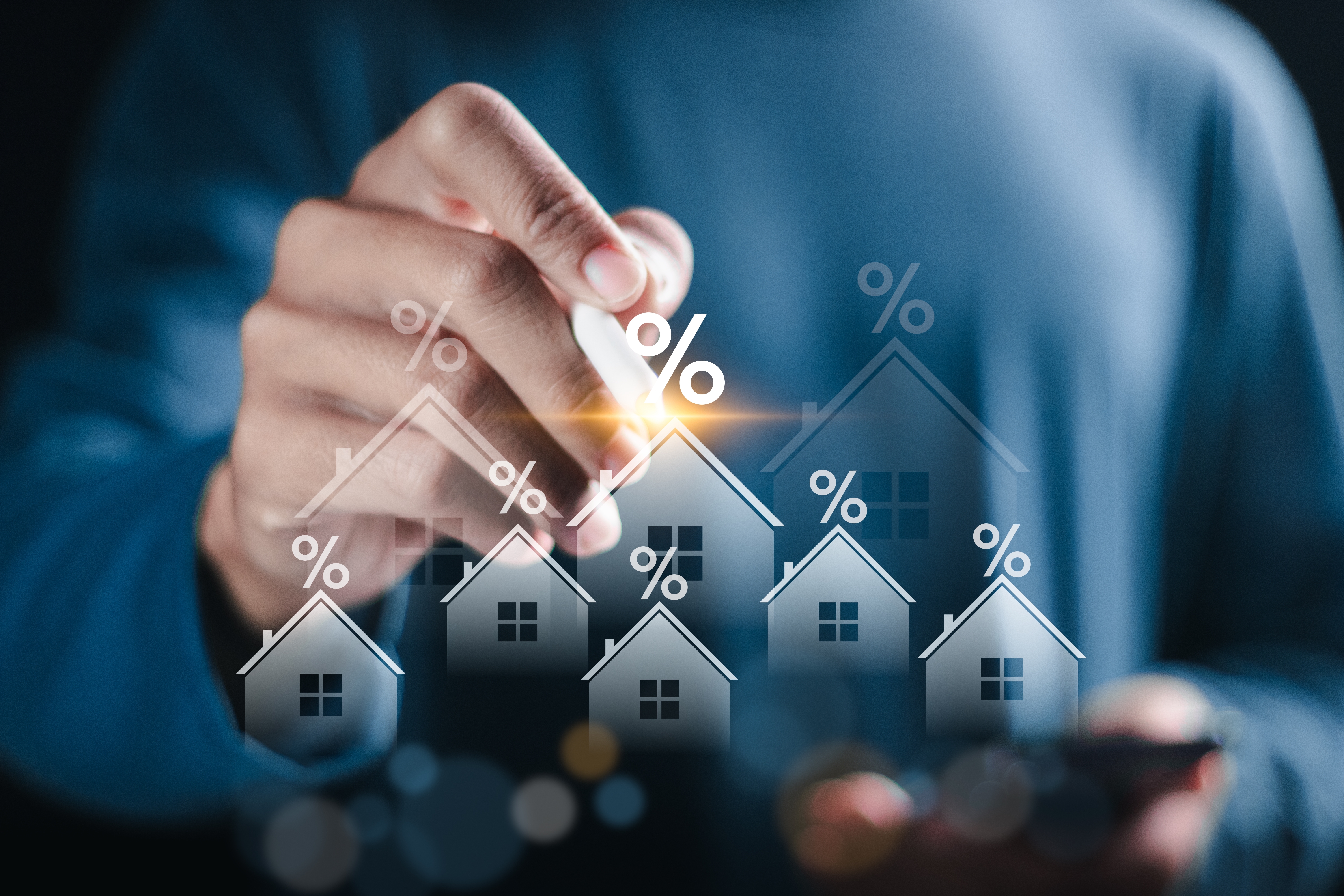 Bydlení za trest? Hypotéky levnější, ale splátky stejně drtí rodiny víc než kdy dřív