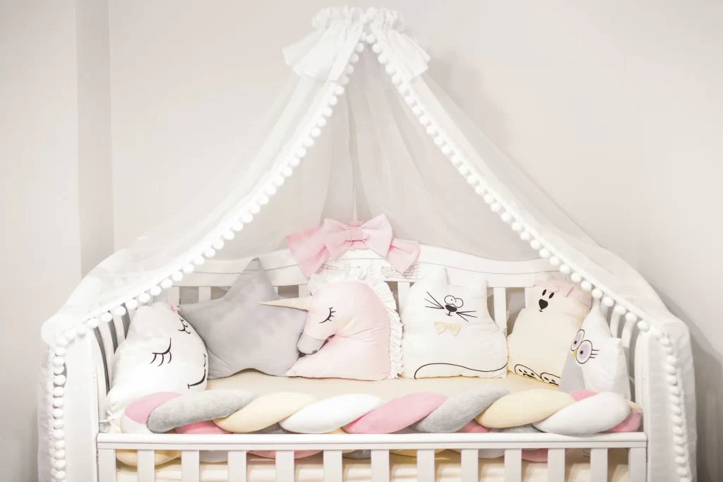 dekorace do dětské postýlky