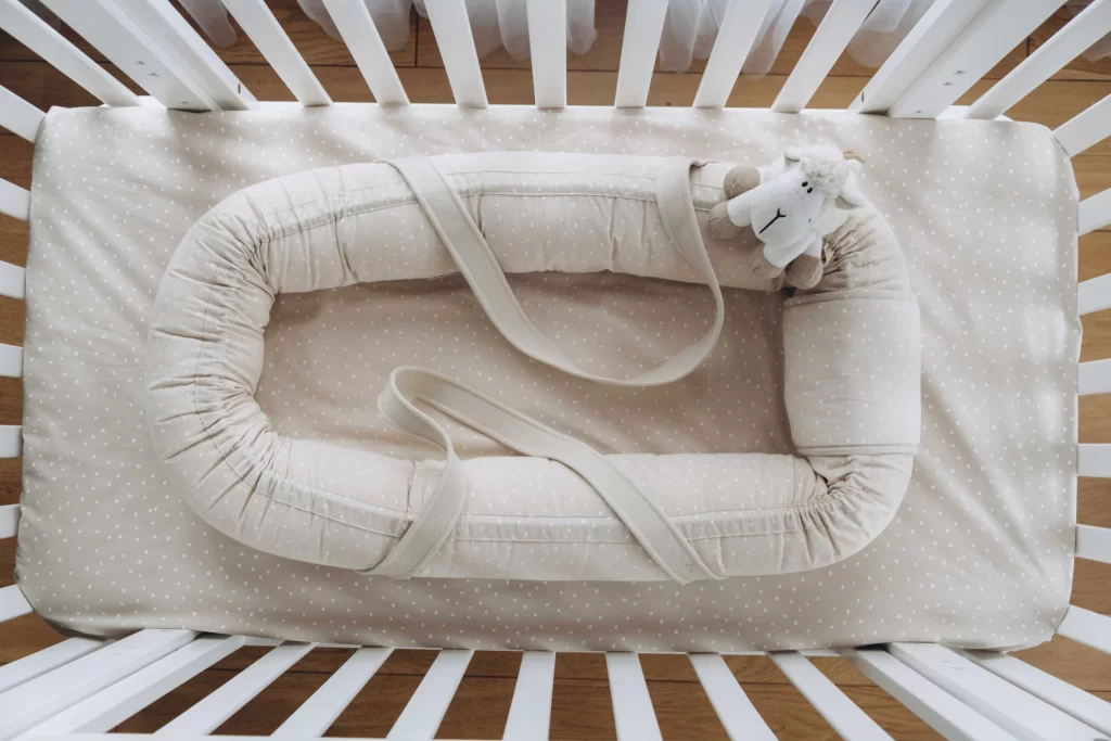 dětská postýlka s hnízdečkem