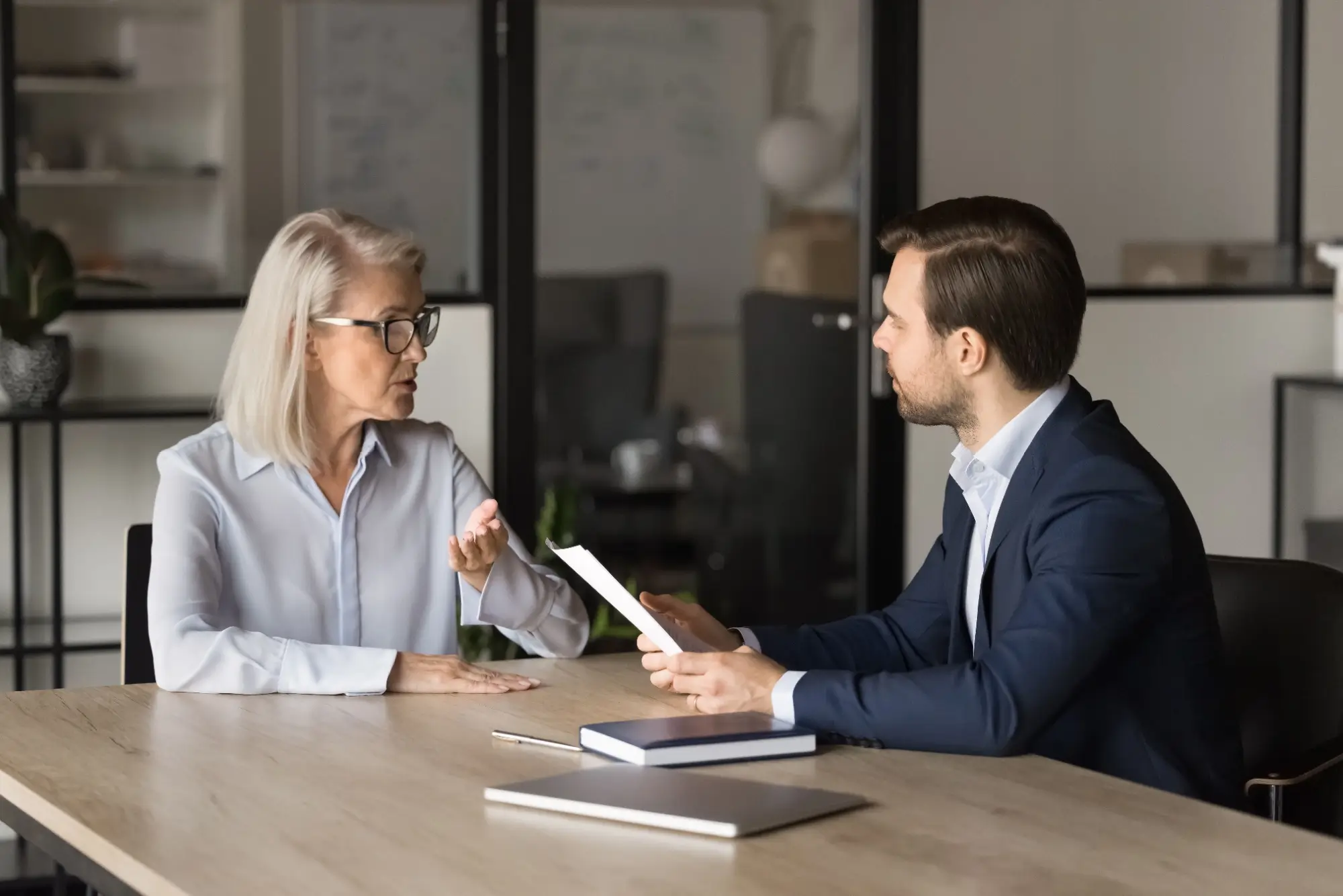 V 55 hledám práci a cítím se strašně. Odmítají mě mladí nýmandi, co sami neumí nic