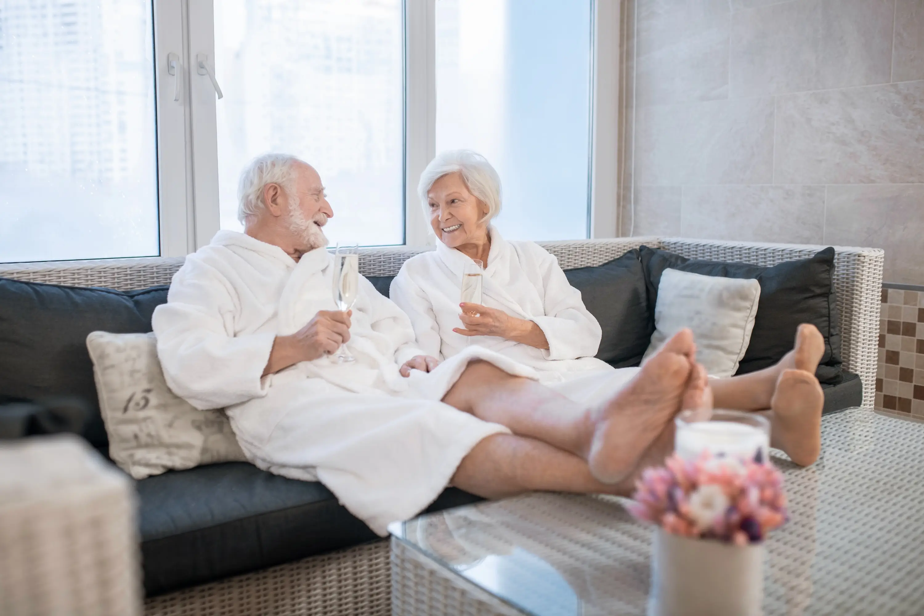 Čeští senioři nedají dopustit na tyto lázně těsně za hranicemi: Jsou skvostné a koupit si zde můžeme úplně všechno