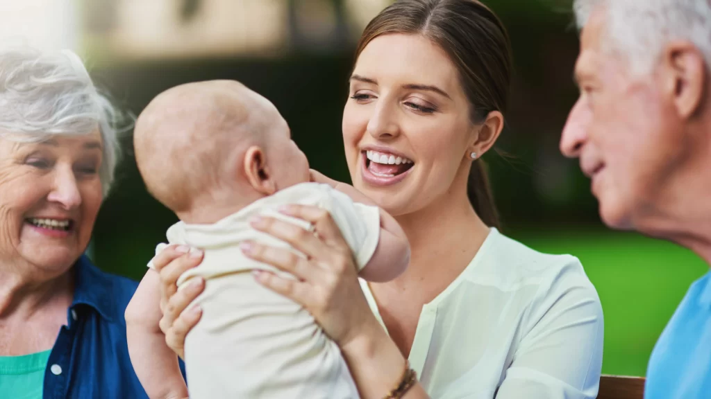 matka s miminkem a prarodiči