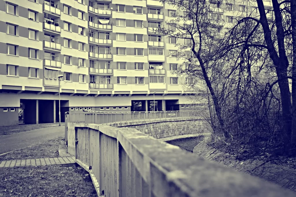 Panelov&yacute; dům