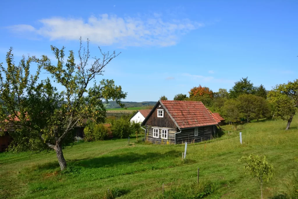 Star&scaron;&iacute; dům na samotě