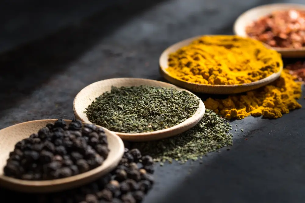 Kořen&iacute; v misk&aacute;ch.