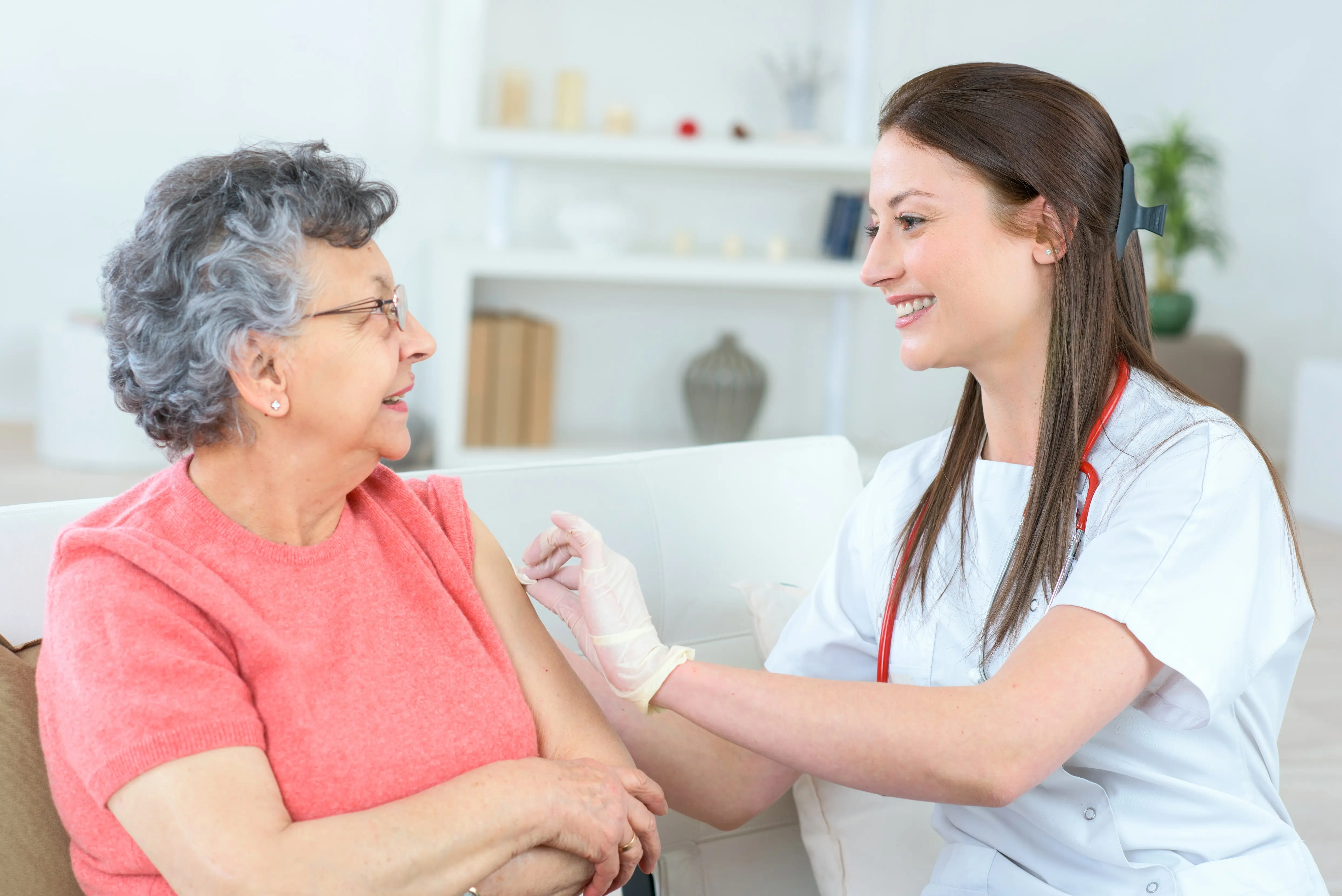 Seznam očkování vhodný pro seniory nad 60. Tato vám dokonce proplatí pojišťovna