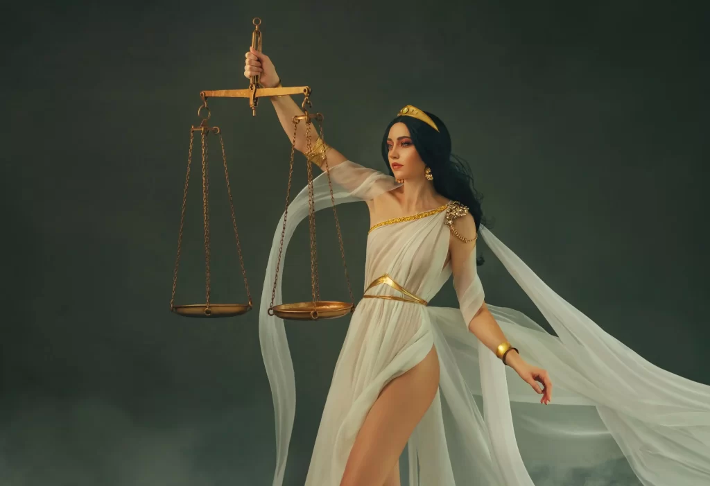 Znamení Váhy - žena s váhou v ruce.