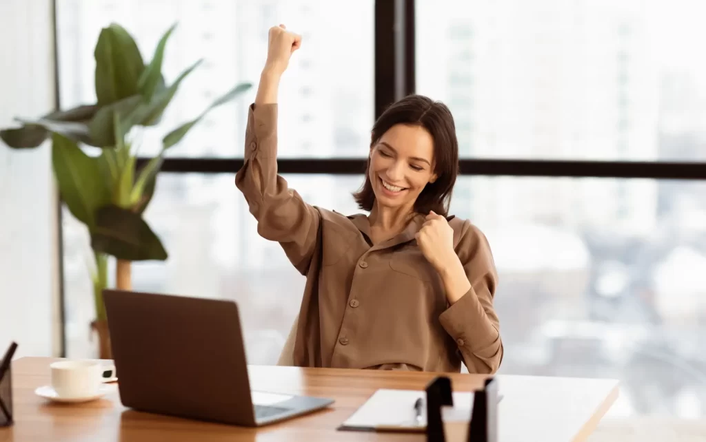 Žena u poč&iacute;tače