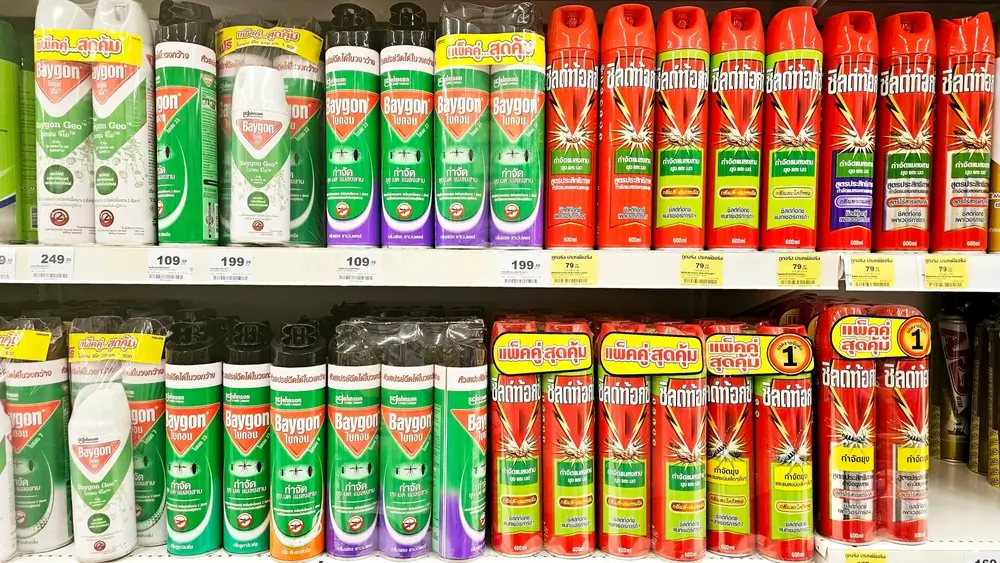 Reg&aacute;ly pln&eacute; př&iacute;pravků proti hmyzu. 