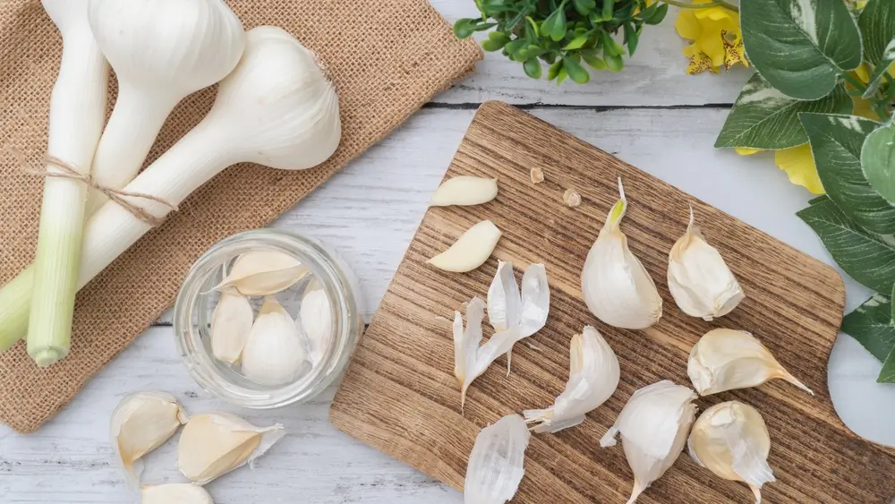 Domácí česneková kúra: Vyčistí cévy, ochrání srdce a zatočí s nachlazením