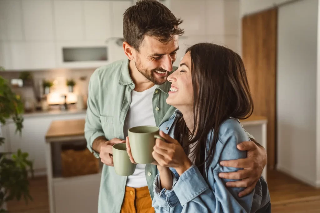 Obj&iacute;maj&iacute;c&iacute; se muž a žena