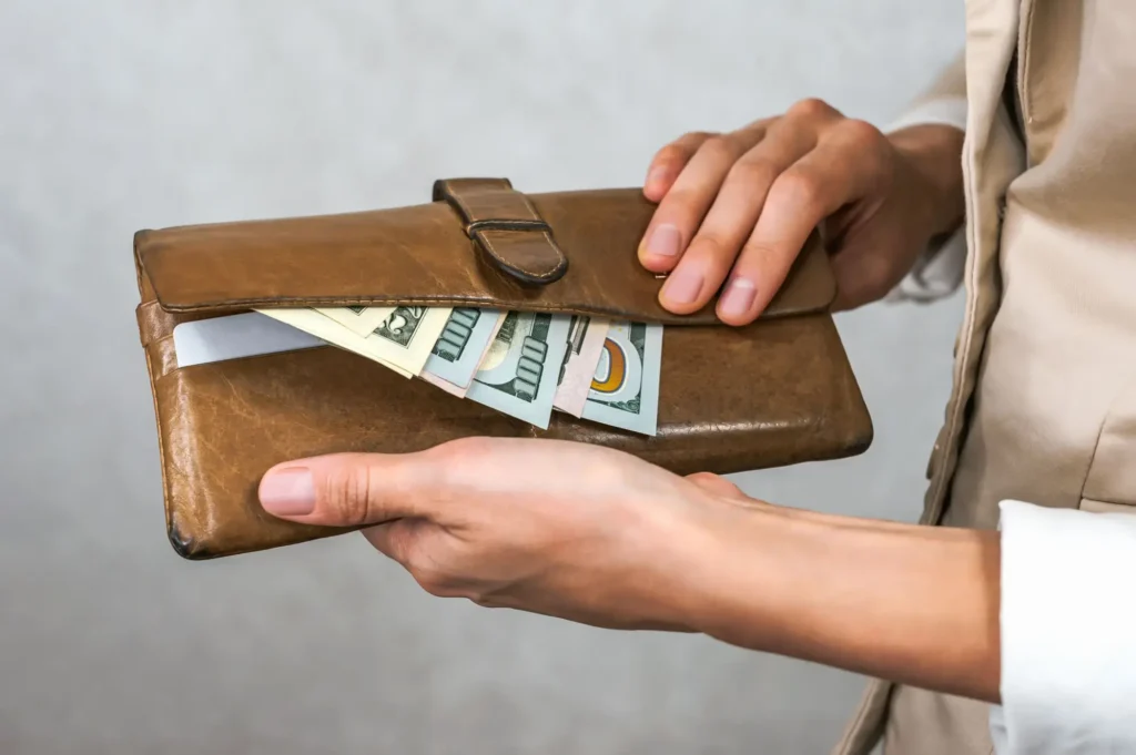 Bez hotovosti se stále neobejdeme