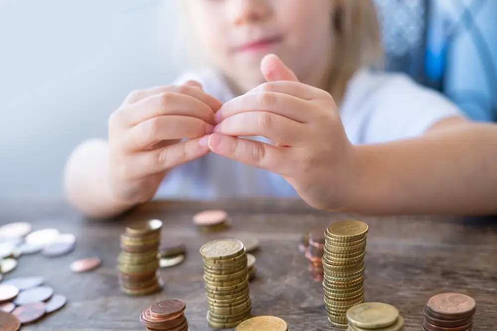 Prvn&iacute; vlastn&iacute; pen&iacute;ze d&iacute;těte