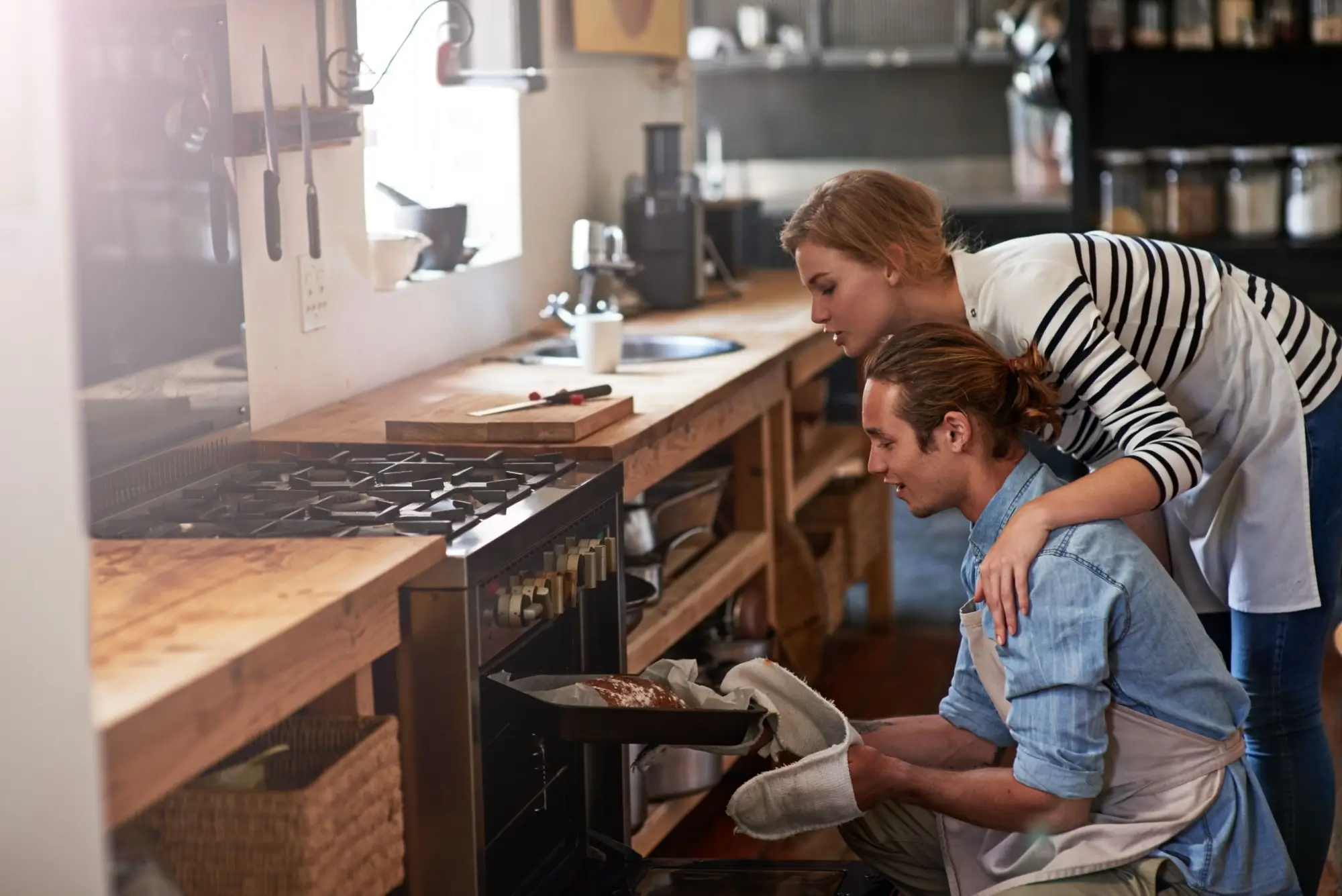 Vyplatí se dělat domácí? Pečení domácího chleba, výroba másla nebo jogurtu může být zajímavá, ale ekonomicky nevýhodná