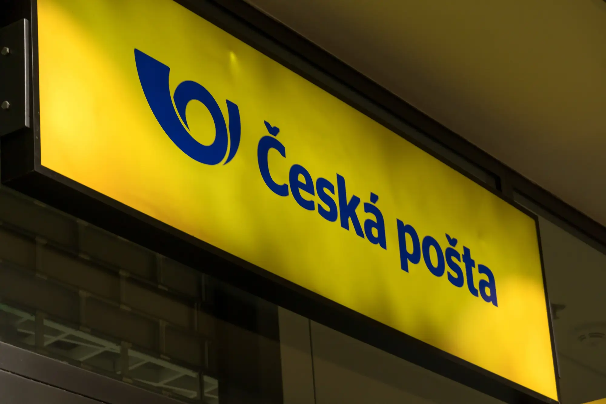 Jaký plat bere dnes zaměstnanec pošty? Většina Česka by za to ani ráno nevstala z postele