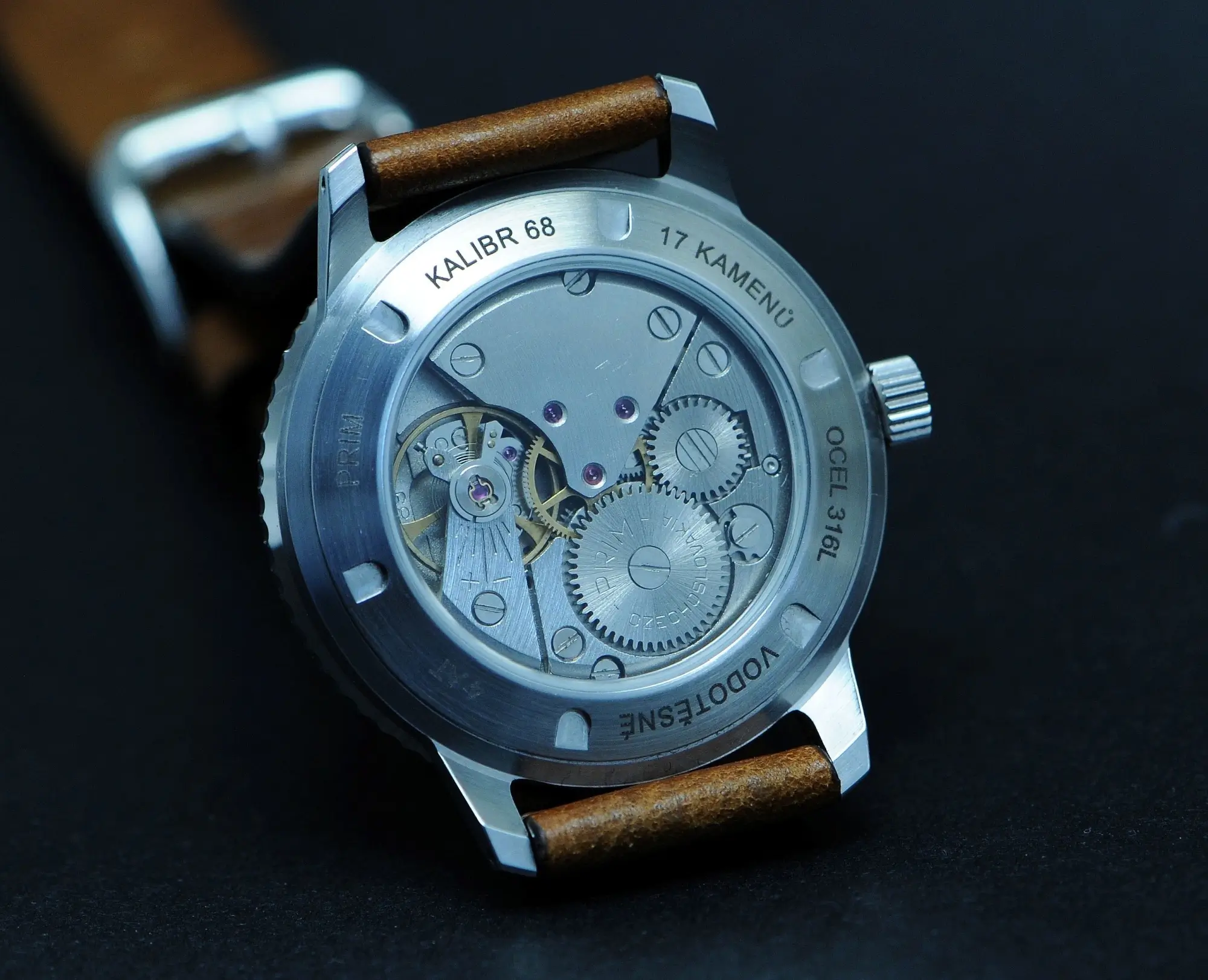 Děda je za Husáka dostal za budování socialismu. Já je dnes střelil za 100 000 Kč