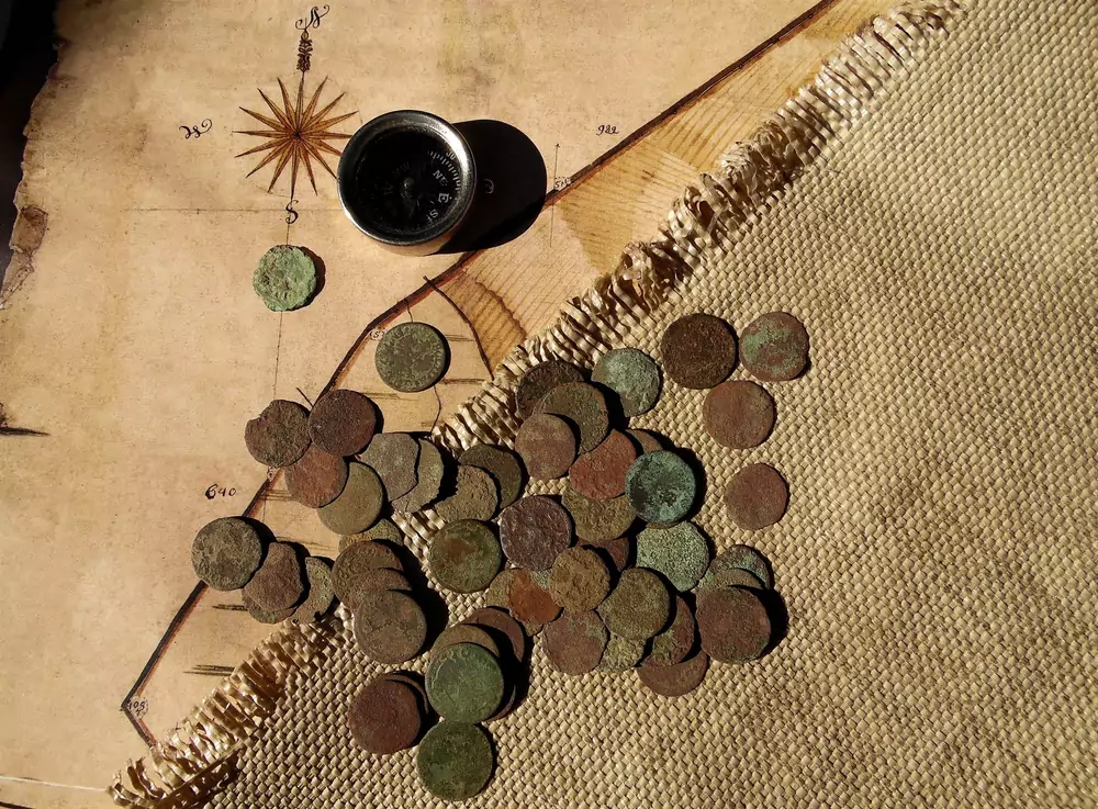 František našel u Soběslavi dva malé plíšky. Co leželo pod nimi, nemá v Česku obdoby. Všechno musel odevzdat a od státu dostal almužnu