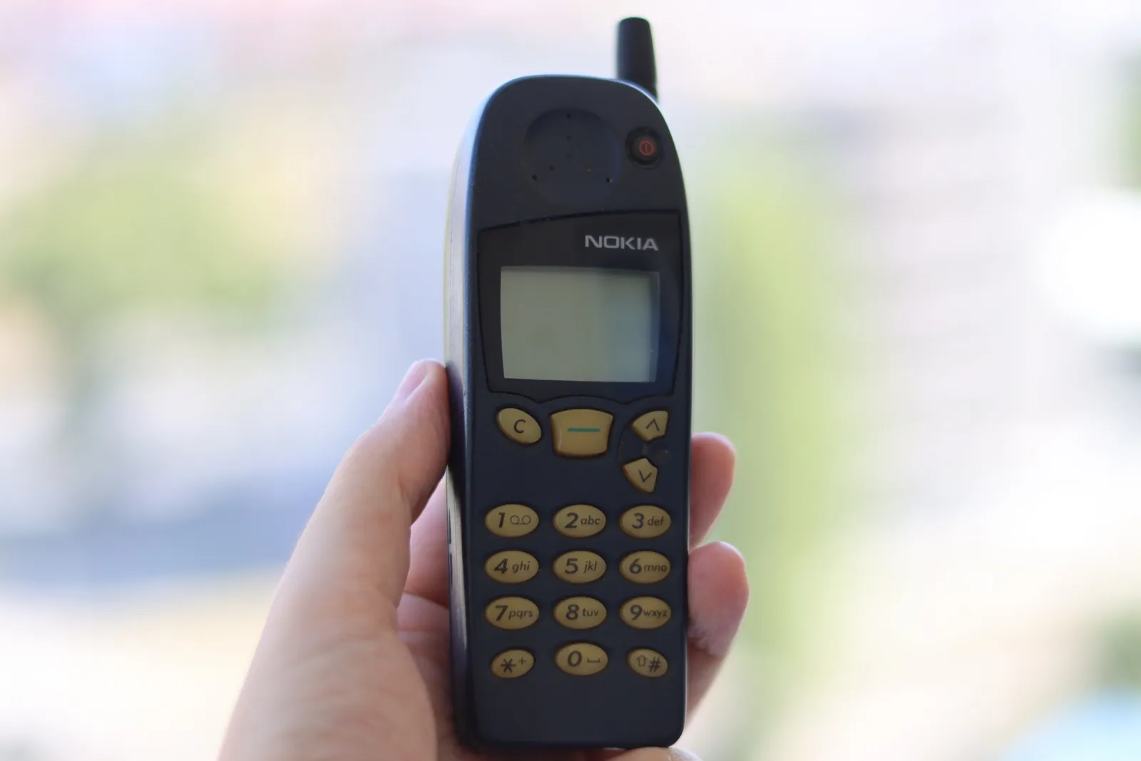 Tenhle telefon používala spousta Čechů. Dnes jeho cena stoupá do statisíců. Nemáte ho ještě doma?