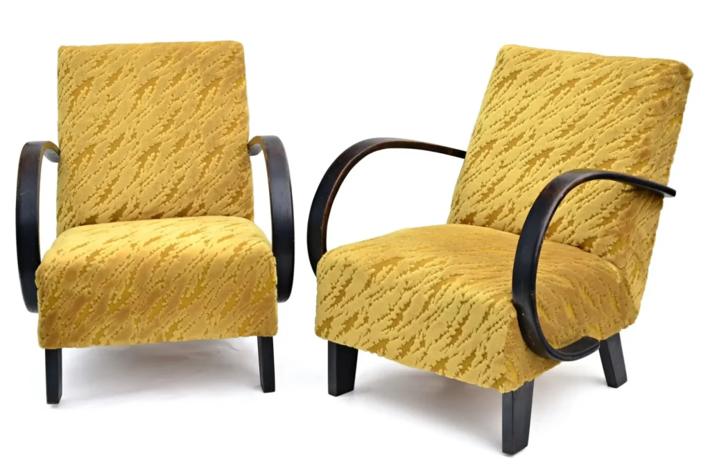 Žlut&aacute; křesla Halabala