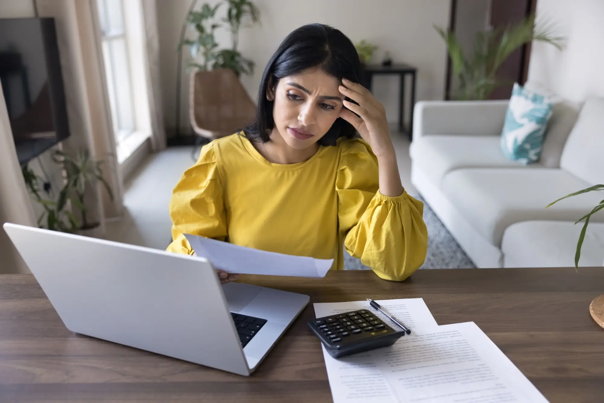 Zkontrolujte si účet. Banky začaly tajně přirážet 500 Kč za službu, kterou nepoužíváte