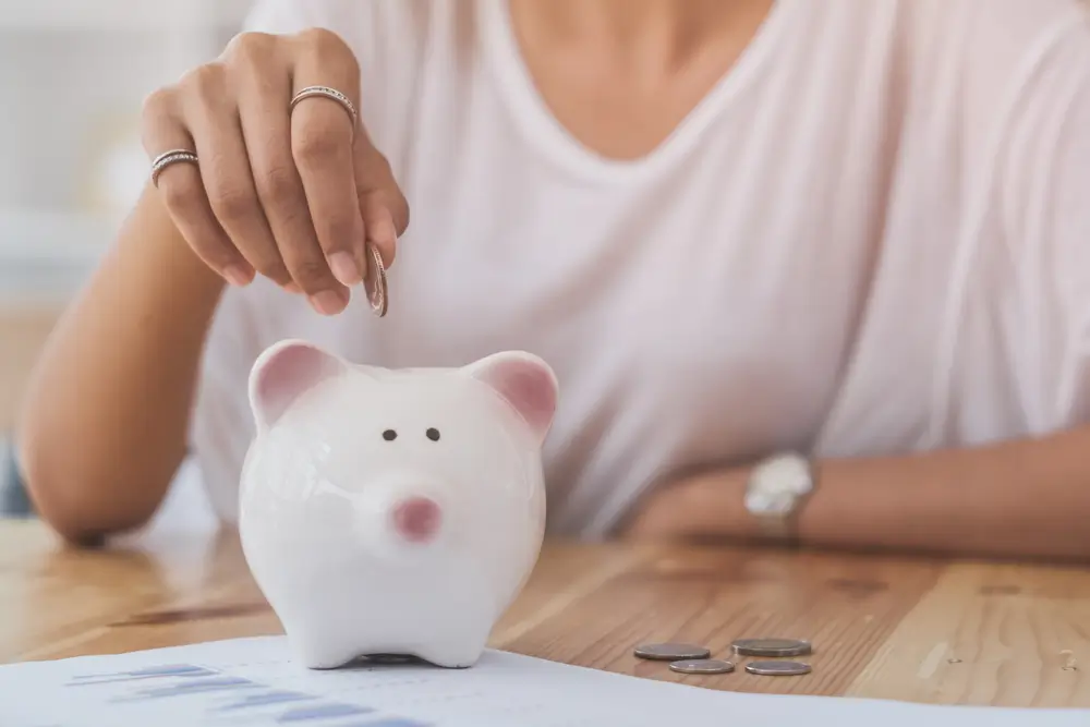 Šetřit peníze můžete pomocí dvou bankovních účtů