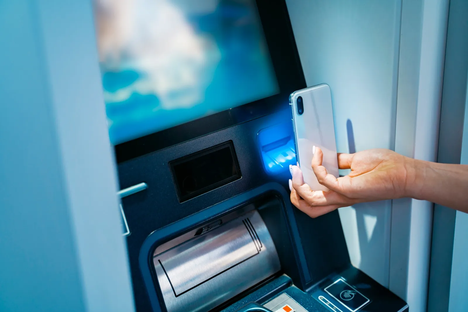 Jak vybrat hotovost pomocí QR kódu v mobilu: Je to užitečné a snadné. Zde máte návod krok za krokem