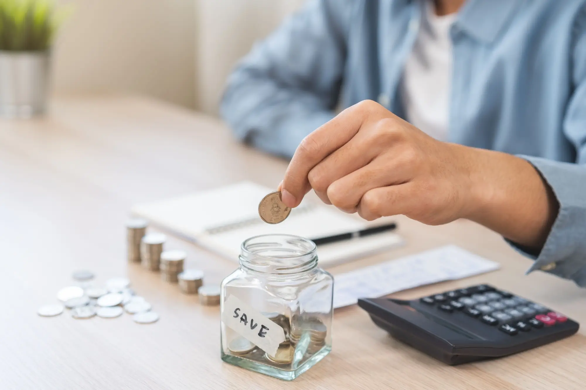 Investované peníze do spoření je dobré důkladně rozmyslet.