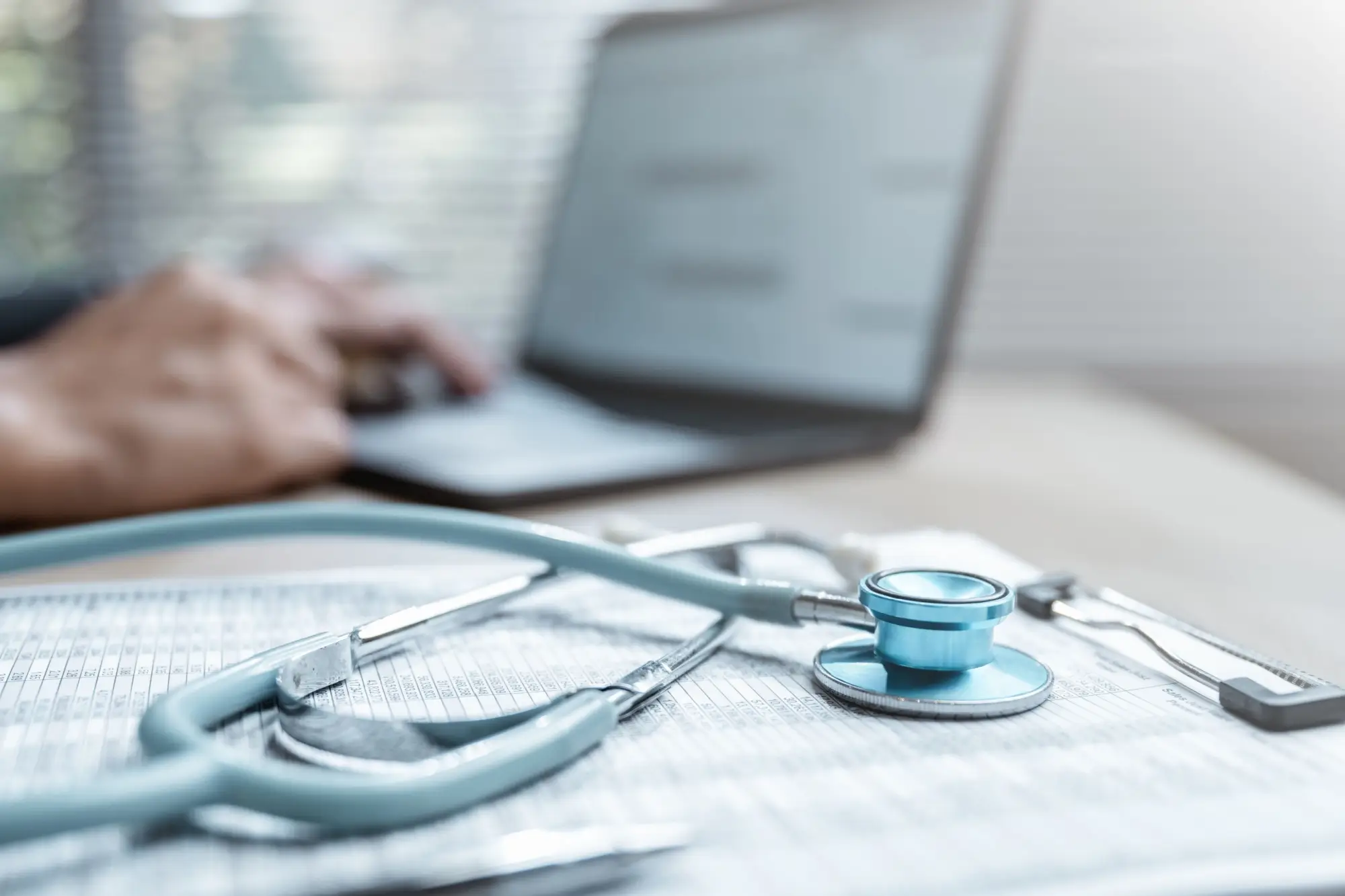 Zdravotní pojišťovna nebude rozdávat věčně. Kdo nepředloží do konce roku tuto účtenku, přijde o 3 000 Kč