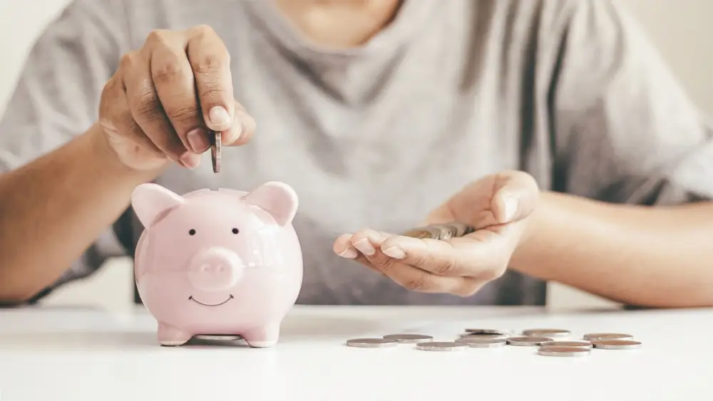 Kolik má na účtu průměrný padesátiletý Čech? Překvapivě málo, na důstojný důchod už nešetří