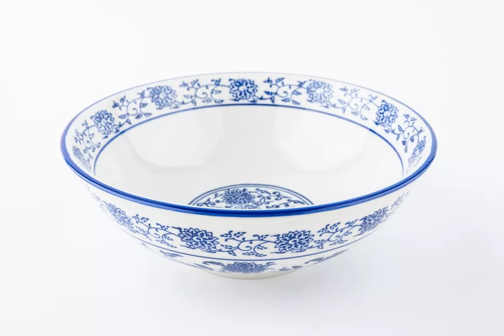 Muž koupil na blešáku misku, co vypadá jako z IKEA. V aukci ji obratem prodal za 15 000 000 Kč