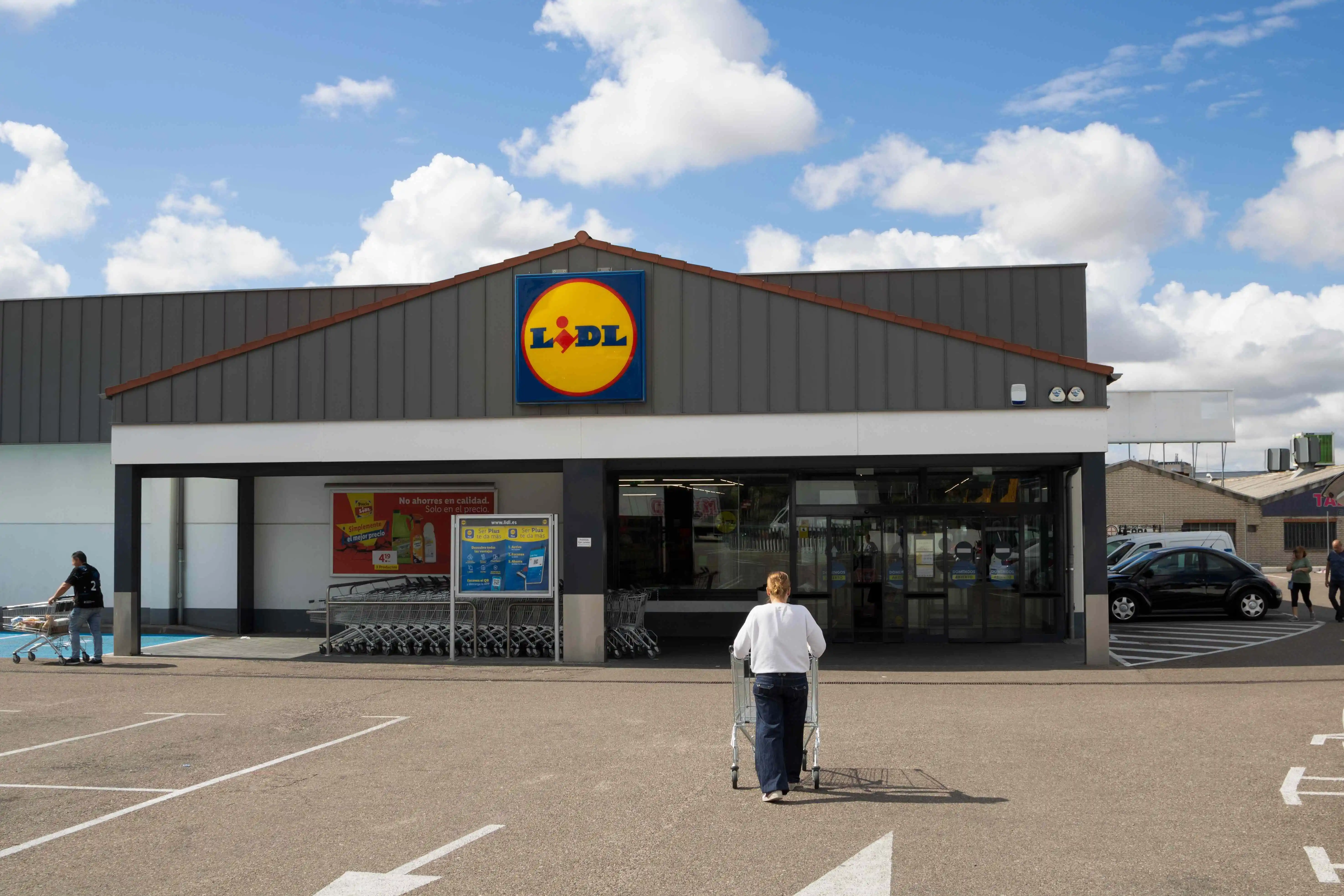 Lidl začal prodávat ve velkém zlevněné hračky na Vánoce. Ceny jsou tak nízké, že ani velká hračkářství nemají šanci