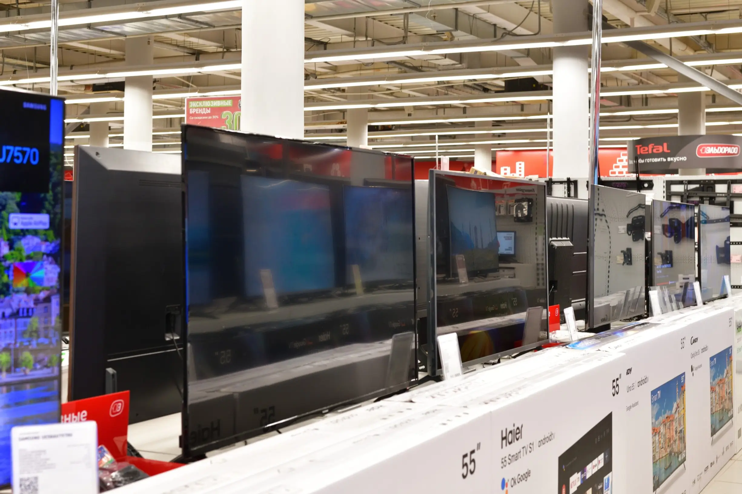 Lidé se doma zbavují televizí a pořizují si levnější řešení s lepší obrazem a 3x větší úhlopříčkou