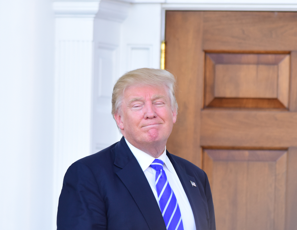 Trumpovo jméno na dolarech: bezprecedentní zásah do symbolů USA