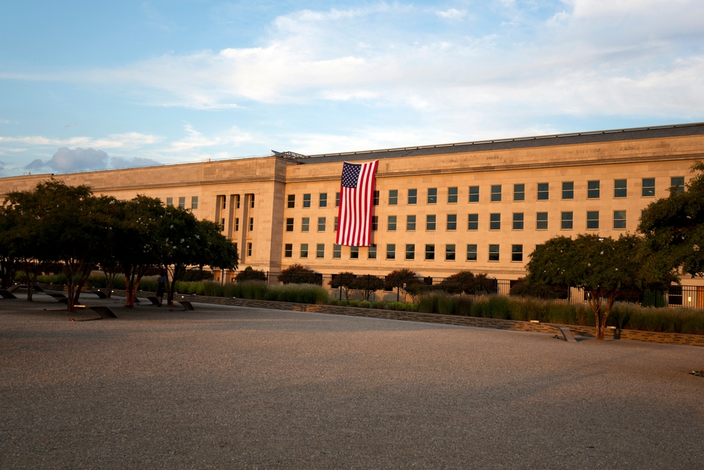 Podezření z investic šéfa Pentagonu do zbrojařů před útokem na Írán