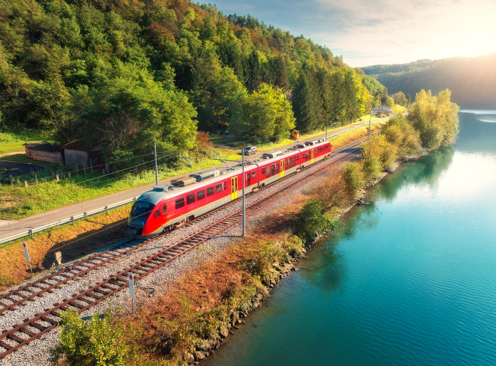 Revoluce na kolejích: miliardy do rychlotratí a tajná zbraň proti zániku lokálek