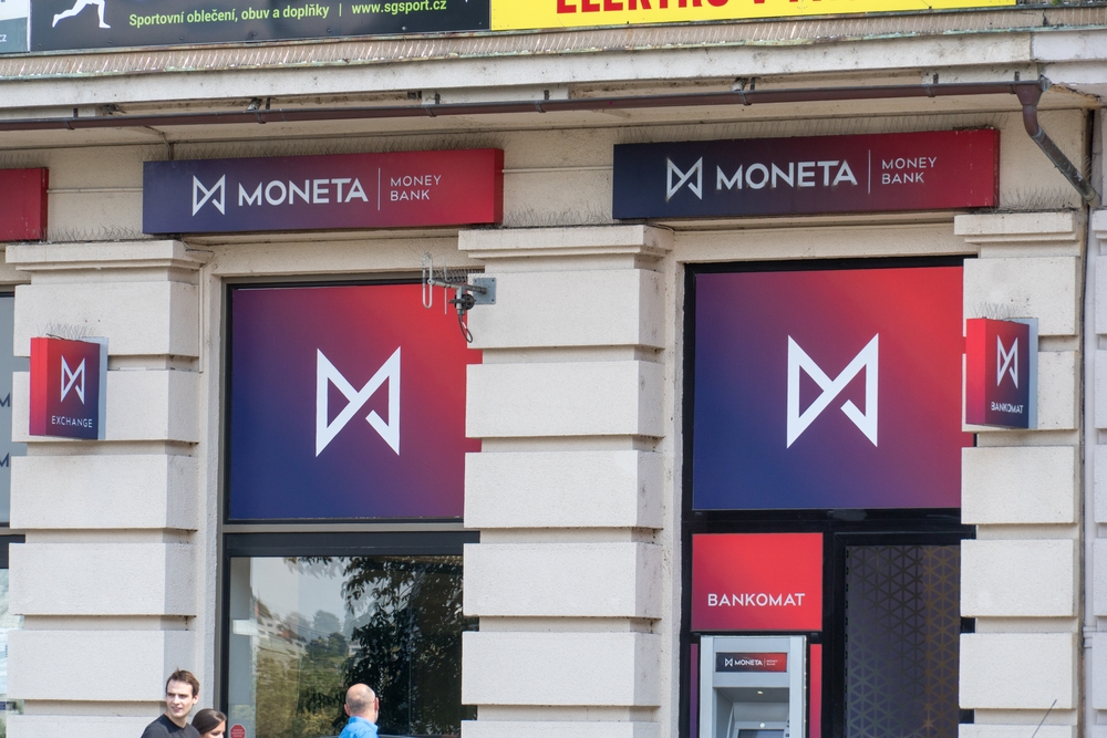 Moneta Money Bank rozdělí 90 % zisku na dividendách, výnos přesahuje 5,7 %