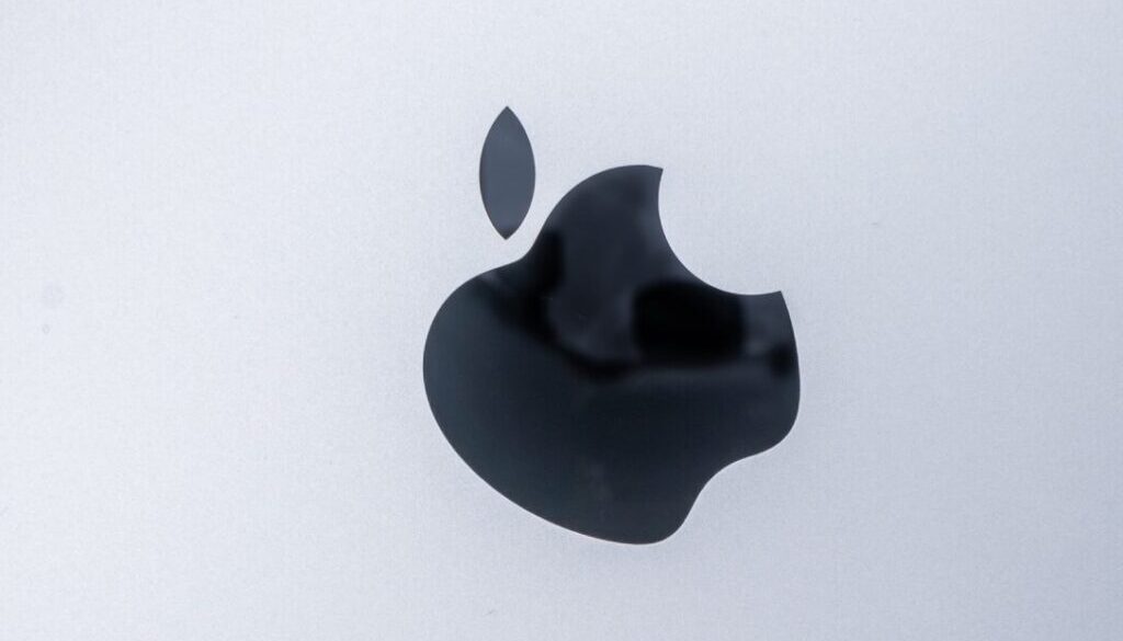 Julien Doclot / Unsplash.com apple magic mouse on white table