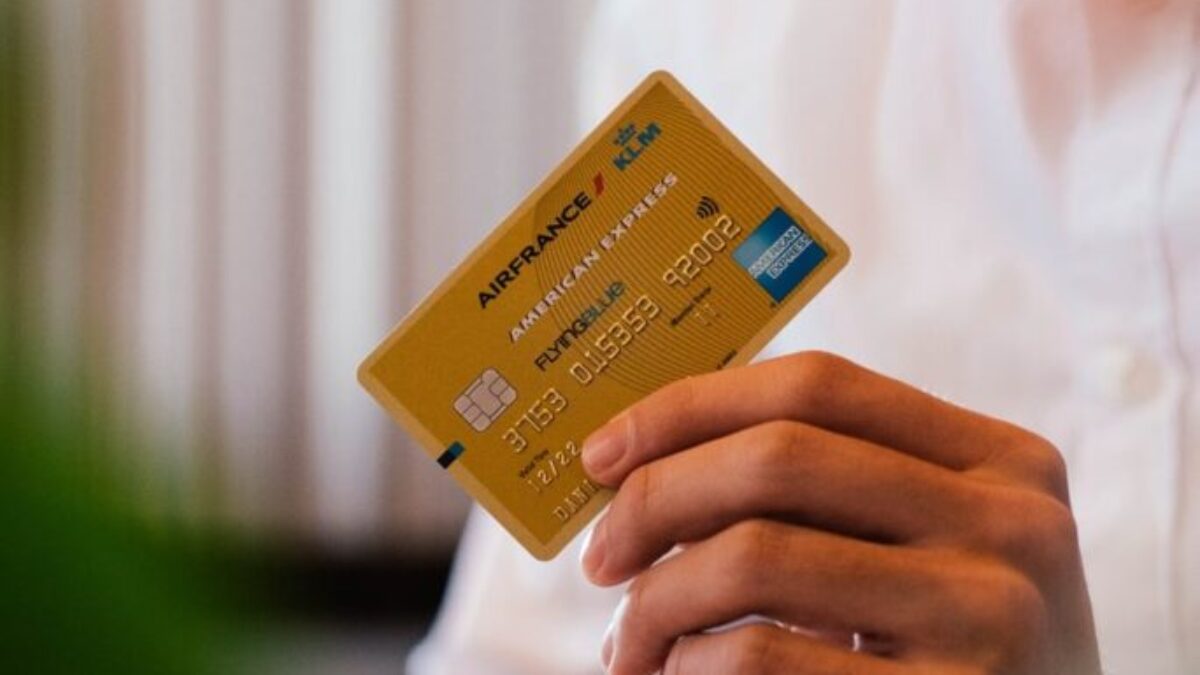 person holding credit card