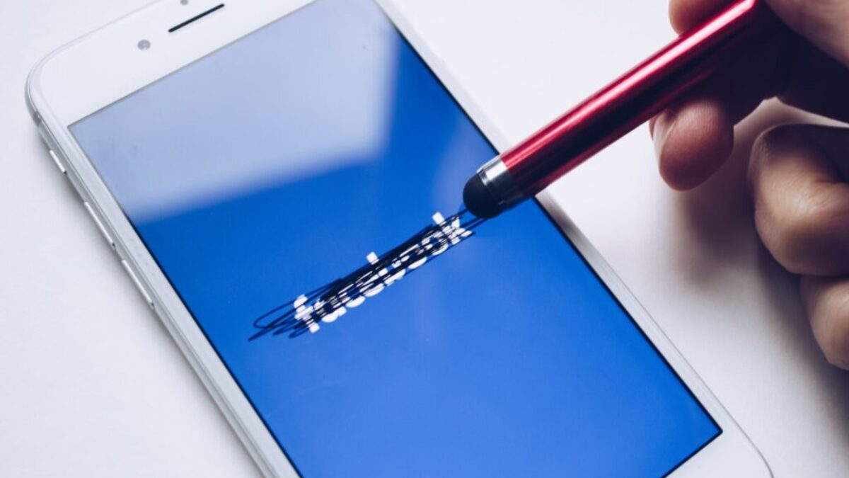 person using silver iPhone 6